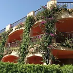 Chrysalis Bay بورتو كيرفو